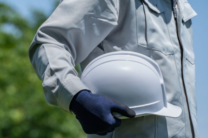 作業服の男性｜建設業イメージ